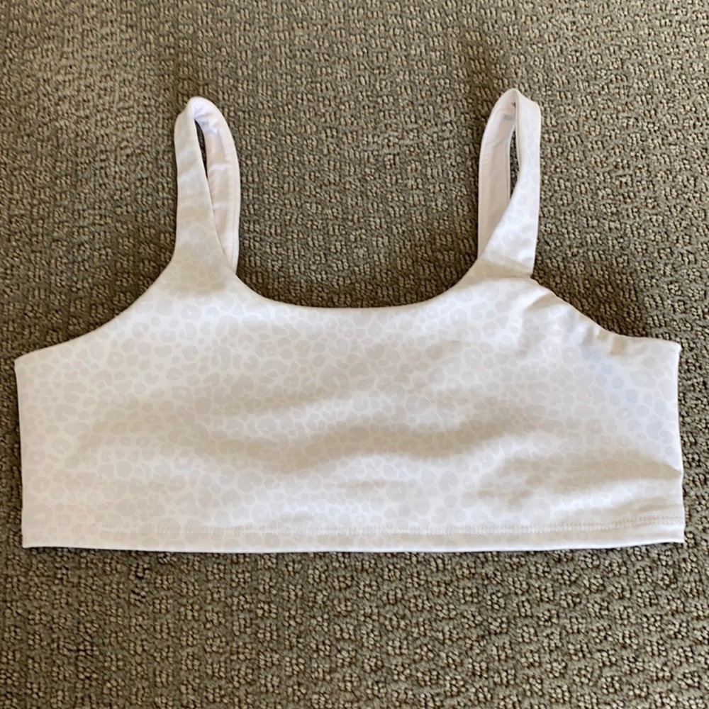 NWOT Alo Yoga Sports Bra